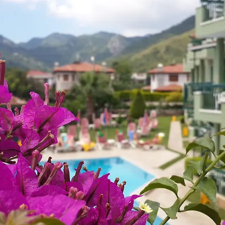 Hotel apartamentowy Avlu 1 Icmeler